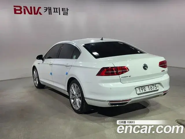 Volkswagen Passat GT 2018 — ფოტო 7/20