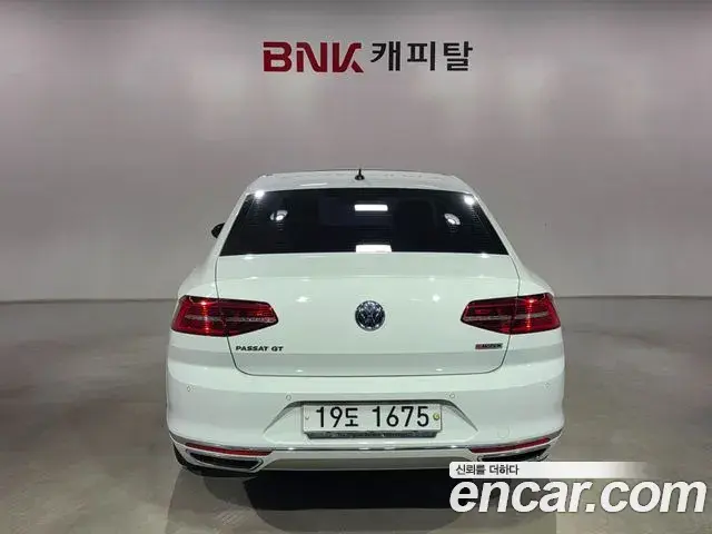Volkswagen Passat GT 2018 — ფოტო 5/20