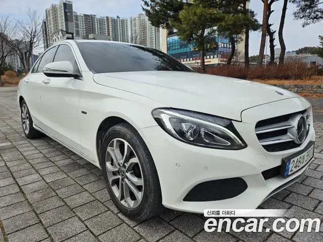 Mercedes-Benz C-Class 2018 — ფოტო 18/19