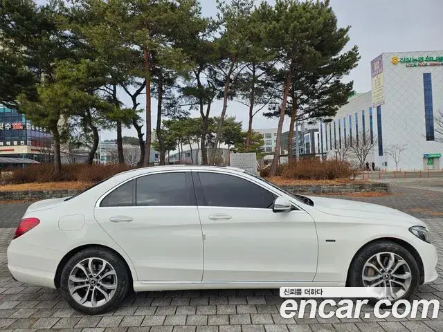 Mercedes-Benz C-Class 2018 — ფოტო 14/19