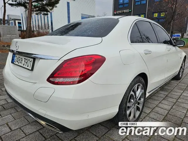 Mercedes-Benz C-Class 2018 — ფოტო 15/19