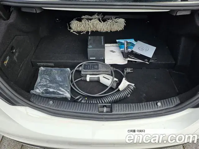 Mercedes-Benz C-Class 2018 — ფოტო 17/19