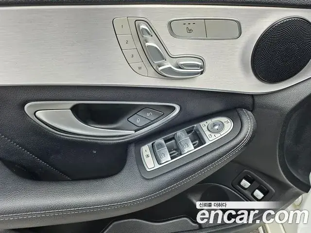 Mercedes-Benz C-Class 2018 — ფოტო 13/19