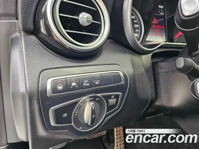 Mercedes-Benz C-Class 2018 — ფოტო 8/19