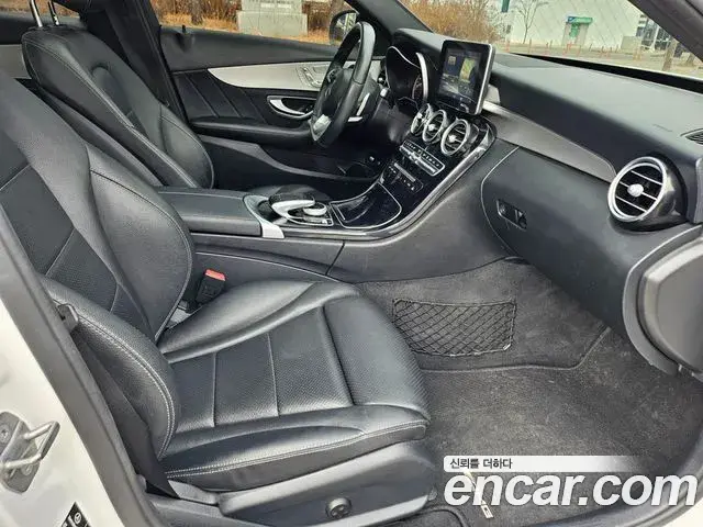 Mercedes-Benz C-Class 2018 — ფოტო 2/19