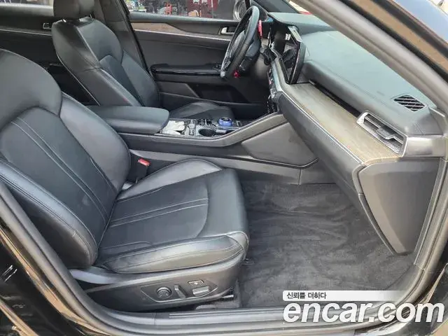 Kia K5 2021 — ფოტო 14/20