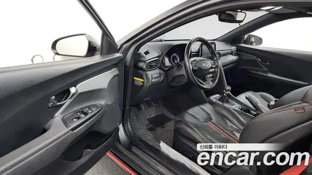 Hyundai Veloster 2018 — Photo 19/20