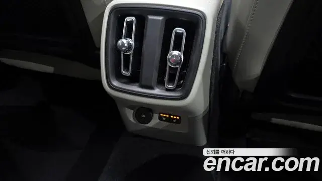Volvo XC40 2023 — Şəkil 12/20