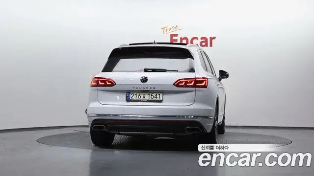 Volkswagen Touareg 2023 — Şəkil 19/20