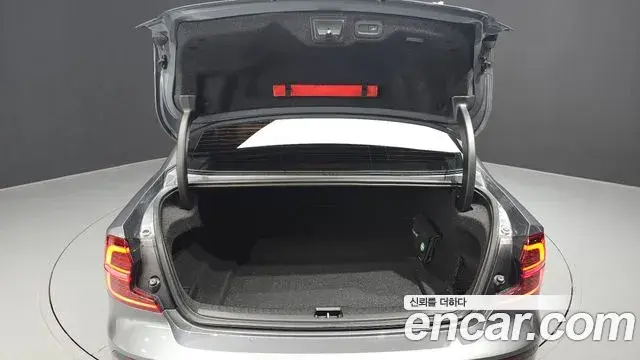 Volvo S60 2019 — Şəkil 14/20