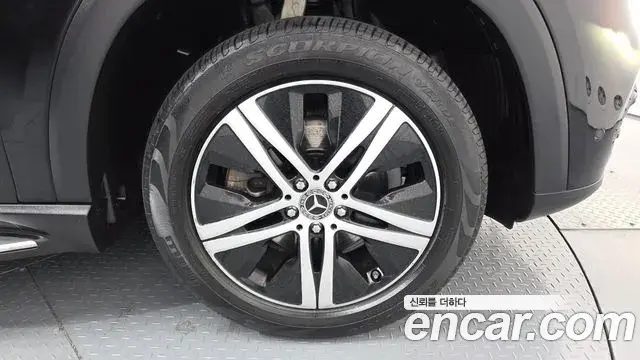 Mercedes-Benz GLE-Class 2020 — Фото 5/20
