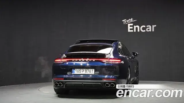Porsche Panamera 2023 — ფოტო 15/20