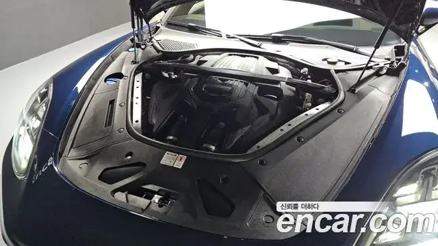Porsche Panamera 2023 — ფოტო 13/20