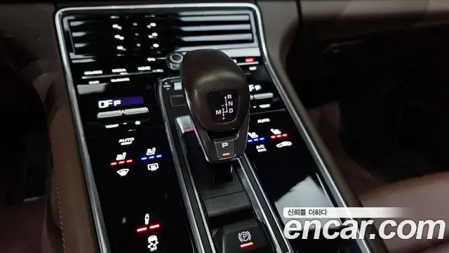Porsche Panamera 2023 — ფოტო 11/20