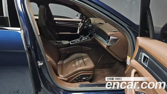 Porsche Panamera 2023 — ფოტო 18/20