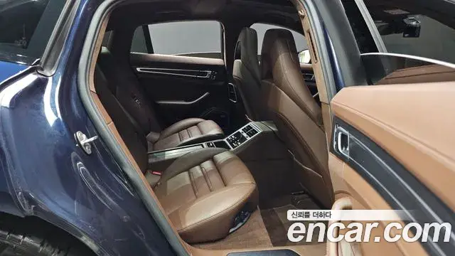 Porsche Panamera 2023 — ფოტო 8/20