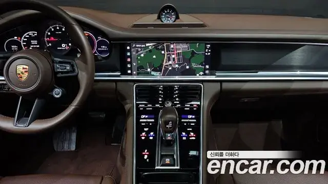 Porsche Panamera 2023 — ფოტო 16/20