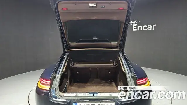 Porsche Panamera 2023 — ფოტო 4/20
