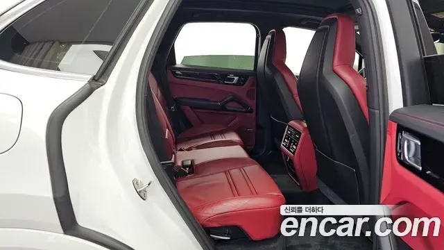 Porsche Cayenne 2019 — ფოტო 5/20