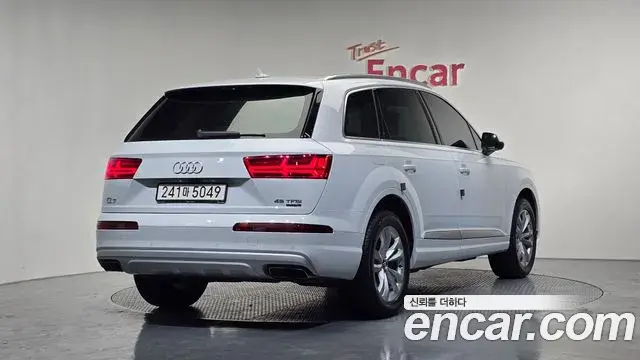 Audi Q7 2019 — Şəkil 15/20