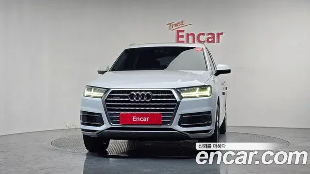 Audi Q7 2019 — Şəkil 13/20