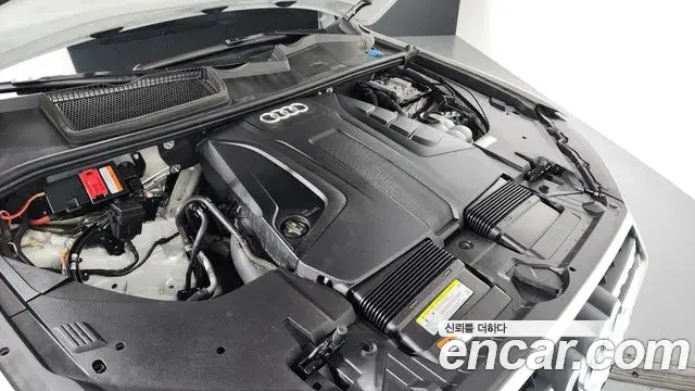 Audi Q7 2019 — Şəkil 12/20