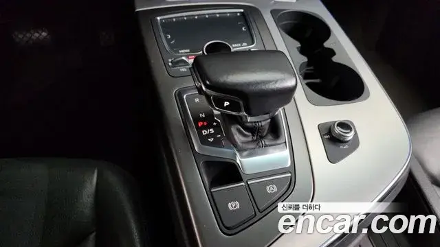 Audi Q7 2019 — Şəkil 14/20