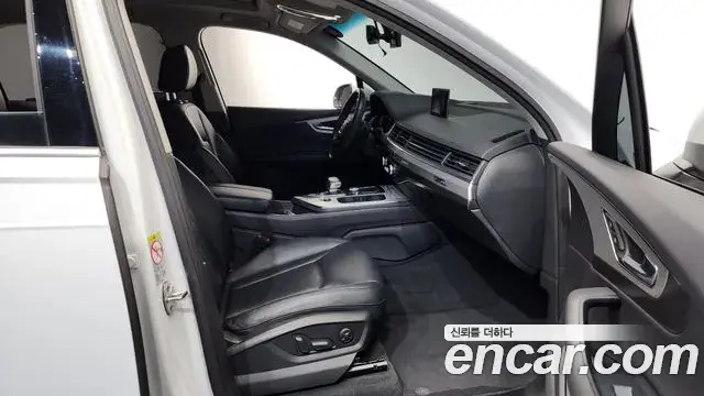Audi Q7 2019 — Şəkil 18/20