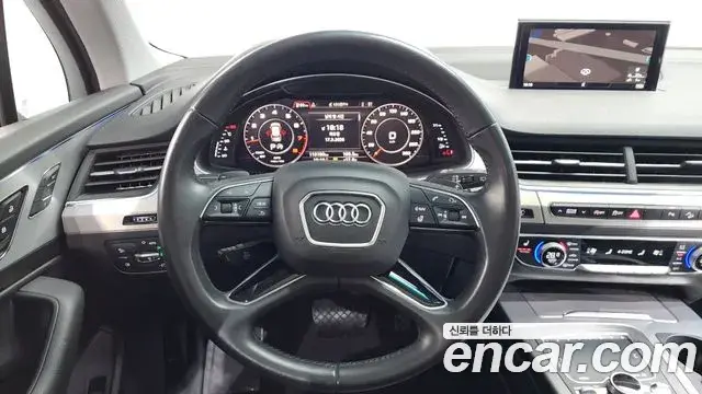 Audi Q7 2019 — Şəkil 16/20