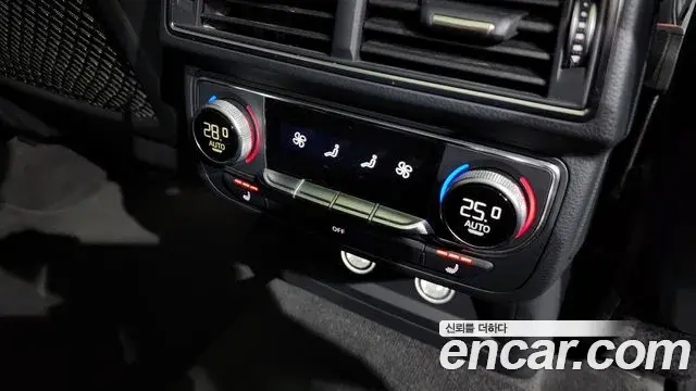 Audi Q7 2019 — Şəkil 17/20