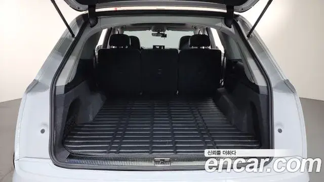 Audi Q7 2019 — Şəkil 10/20