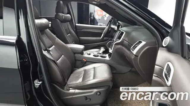 Jeep Grand Cherokee 2018 — Photo 14/20