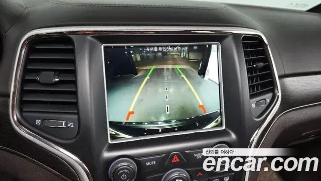 Jeep Grand Cherokee 2018 — Photo 16/20