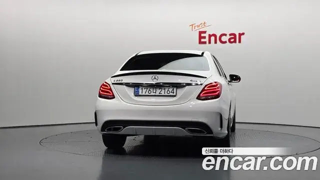 Mercedes-Benz C-Class 2018 — ფოტო 17/20