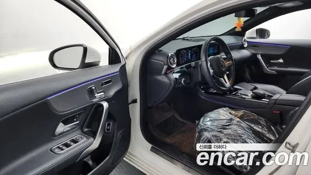 Mercedes-Benz A-Class 2021 — Şəkil 18/20