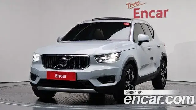 Volvo XC40 2020 — ფოტო 15/20