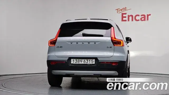 Volvo XC40 2020 — ფოტო 14/20
