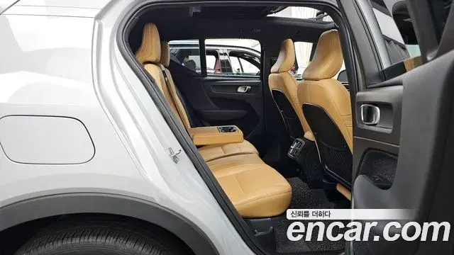 Volvo XC40 2020 — ფოტო 3/20