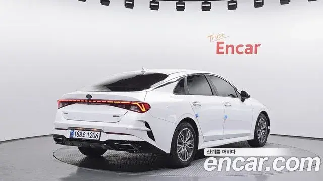 Kia K5 2021 — ფოტო 6/20