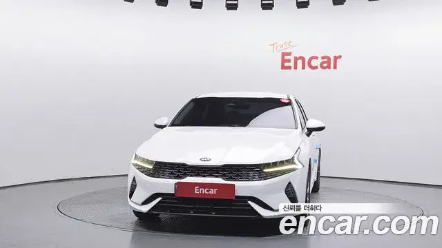 Kia K5 2021 — ფოტო 14/20