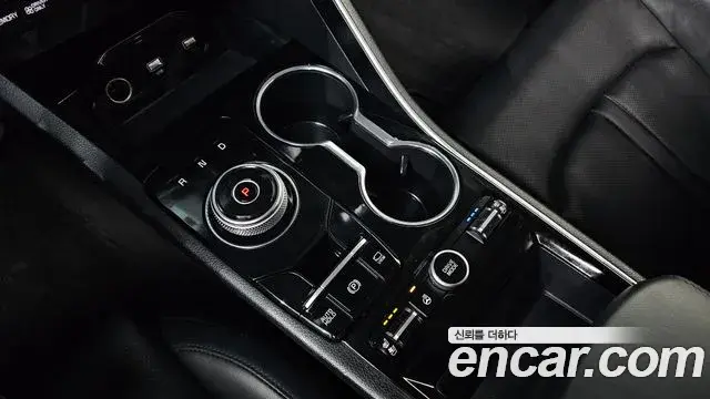 Kia K5 2021 — ფოტო 8/20