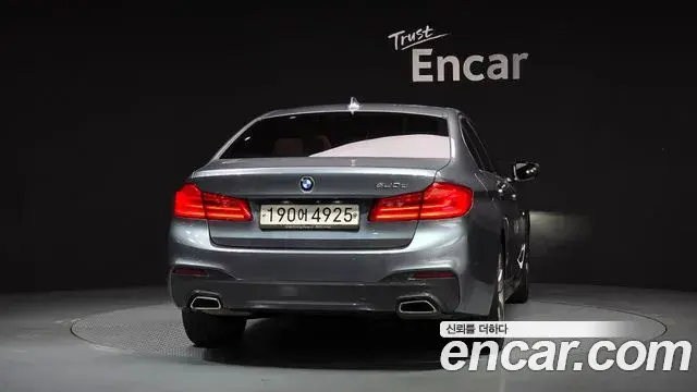 BMW 5 Series 2018 — ფოტო 12/20