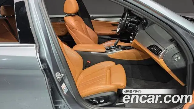 BMW 5 Series 2018 — ფოტო 2/20