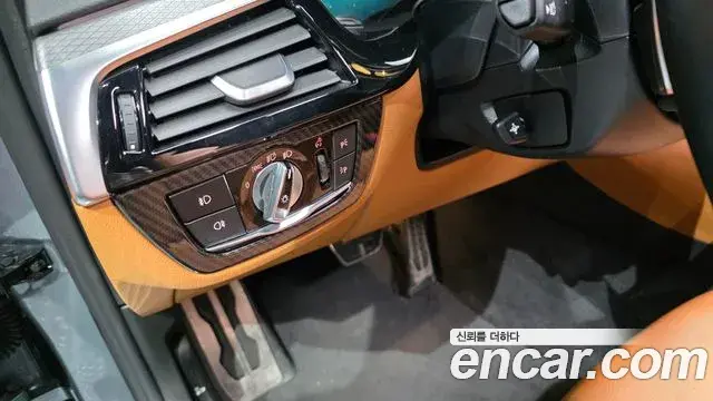BMW 5 Series 2018 — ფოტო 19/20