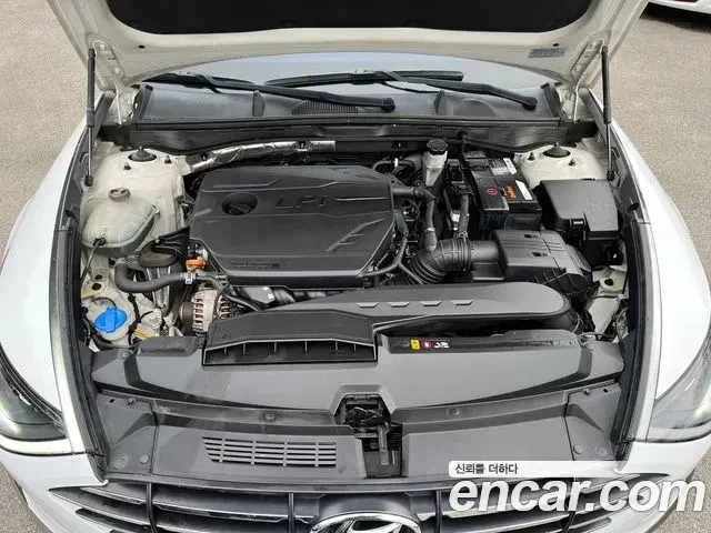 Hyundai Sonata Hybrid 2019 — Photo 6/20