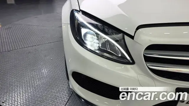 Mercedes-Benz C-Class 2018 — Şəkil 36/36