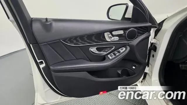 Mercedes-Benz C-Class 2018 — Şəkil 21/36