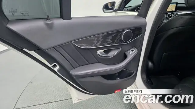 Mercedes-Benz C-Class 2018 — Şəkil 24/36