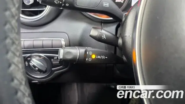 Mercedes-Benz C-Class 2018 — Şəkil 30/36