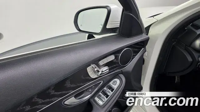 Mercedes-Benz C-Class 2018 — Şəkil 17/36